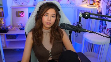 pokimane only fans leaked|POKIMANE SHOWS HER TITS ON TWITCH LIVE STREAM。